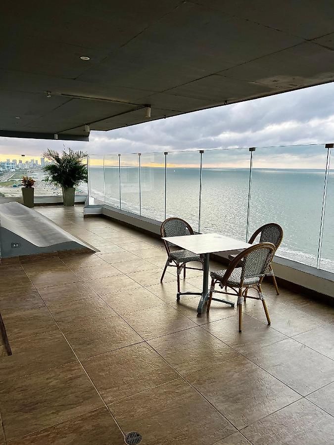Hermoso Con Vista Al Mar Y Salida Directa A La Playa Apartamento Cartagena