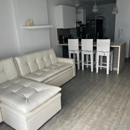 Apartamento Hermoso Con Vista Al Mar Y Salida Directa A La Playa