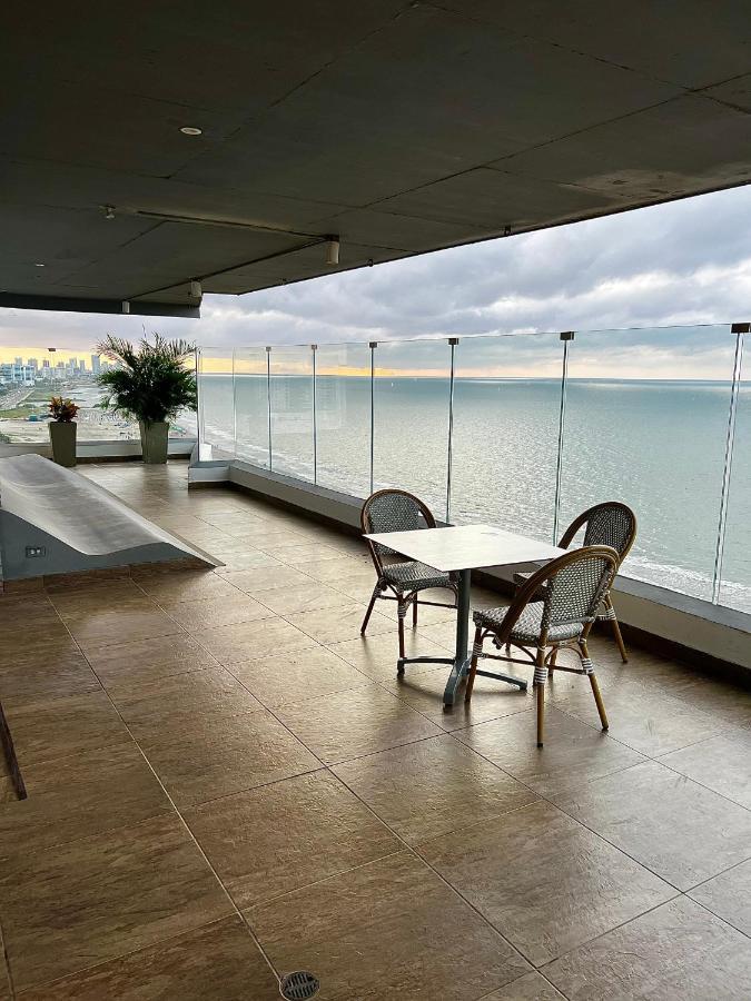 Hermoso Con Vista Al Mar Y Salida Directa A La Playa Apartamento Cartagena